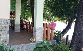 Lena House Flores